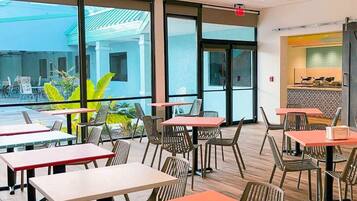 Desayuno buffet incluido todos los días