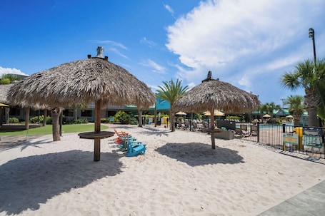 Courtyard. Beachside Hotel & Suites Cocoa Beach - Port Canaveral