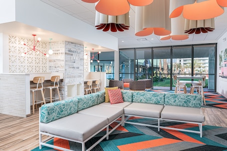 Lobby. Beachside Hotel & Suites Cocoa Beach - Port Canaveral