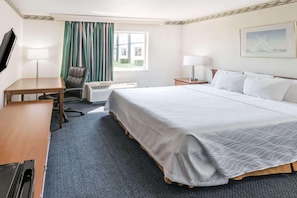 Pillow-top beds, in-room safe, desk, laptop workspace - Columbus Grand Hotel & Banquet Center (Columbus)