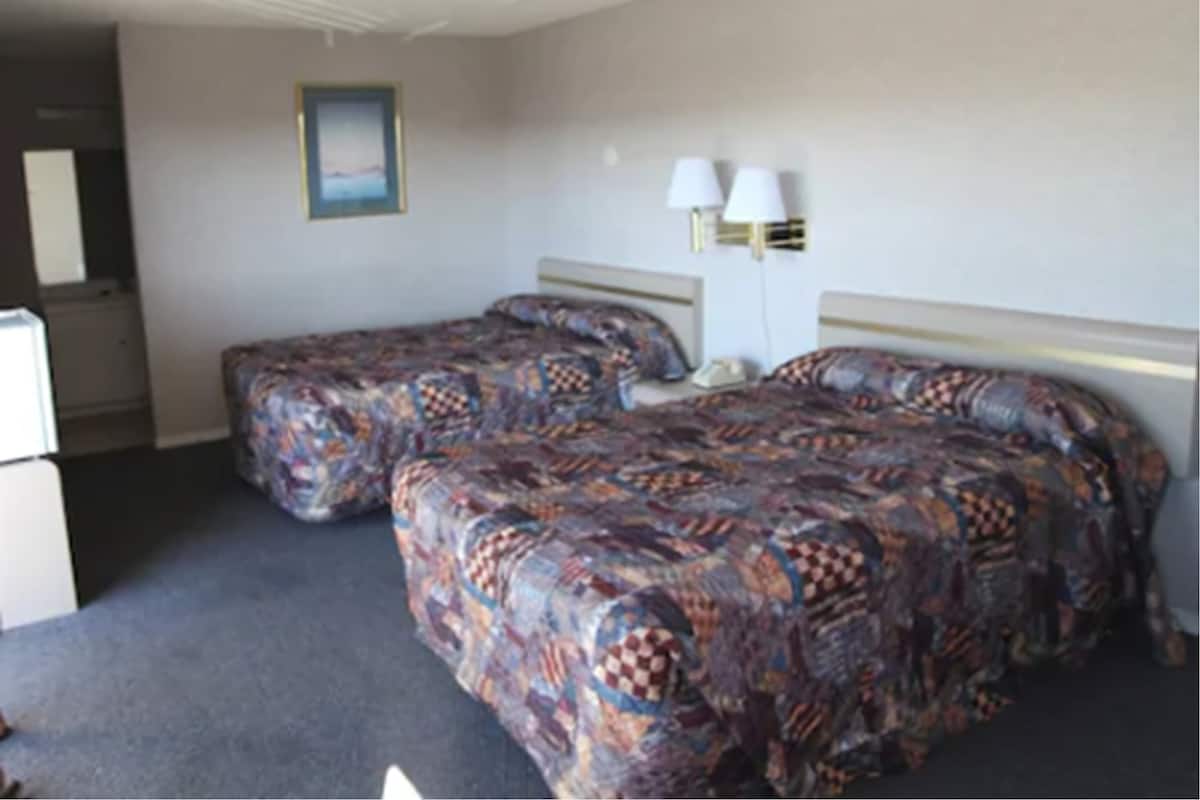 Cribs/infant beds, free WiFi, bed sheets