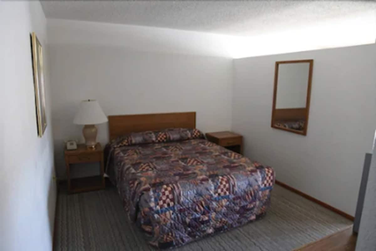 Cribs/infant beds, free WiFi, bed sheets