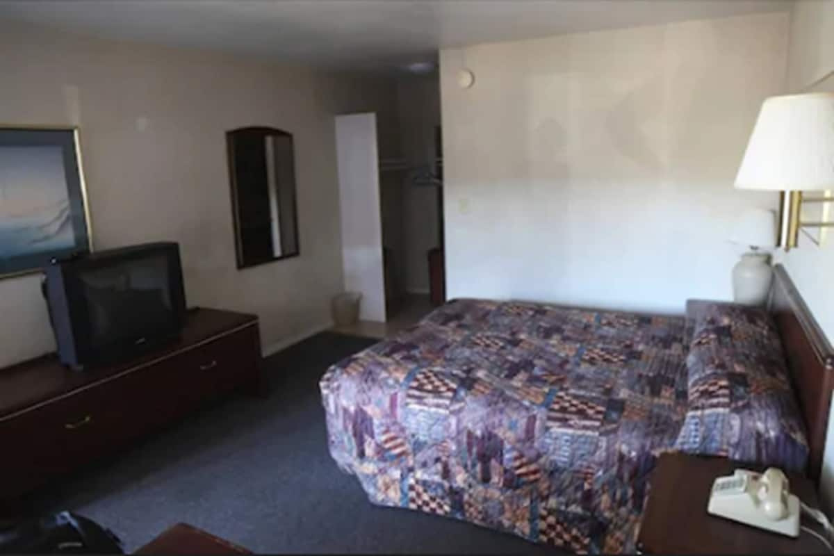 Cribs/infant beds, free WiFi, bed sheets
