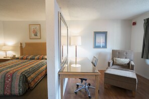 Chb, grand lit, avec parking 7 jours | Lit de bébé (supplément), accès au Wi-Fi (inclus), literie fournie