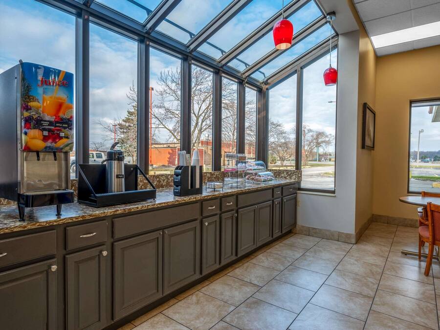 Ilmainen päivittäinen mannermainen aamiainen