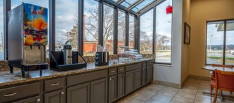 Super 8 by Wyndham Perrysburg/Toledo