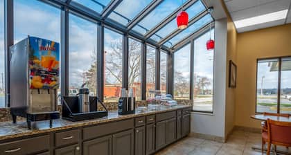 Super 8 by Wyndham Perrysburg/Toledo