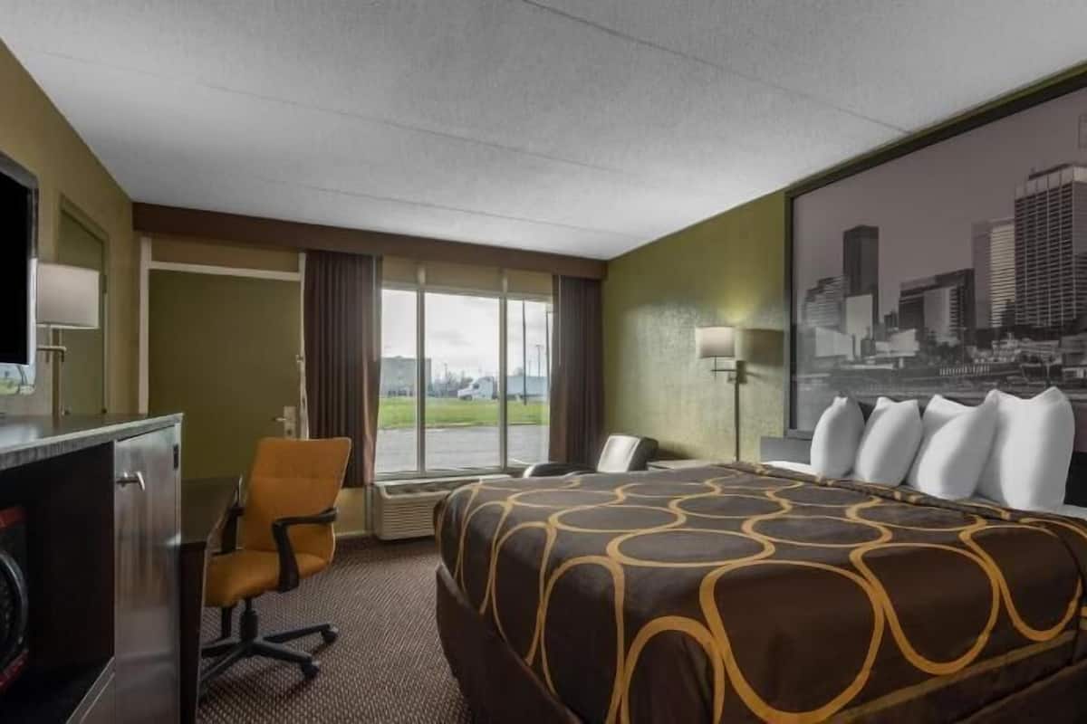 Muebles diferentes, escritorio, cortinas blackout y insonorización