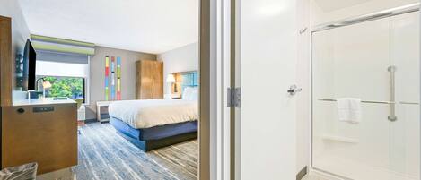 Room, 1 King Bed, Non Smoking | Bathroom | Combined shower/tub, eco-friendly toiletries, hair dryer, towels