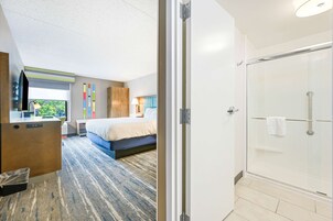 Habitación, 1 cama de matrimonio grande, no fumadores | Baño | Ducha y bañera combinadas y artículos de higiene personal ecológicos