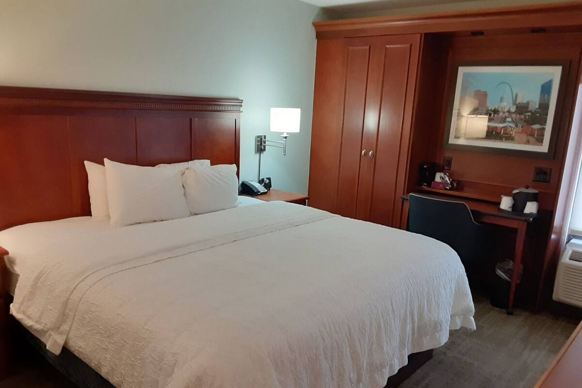 In-room safe, desk, laptop workspace, iron/ironing board