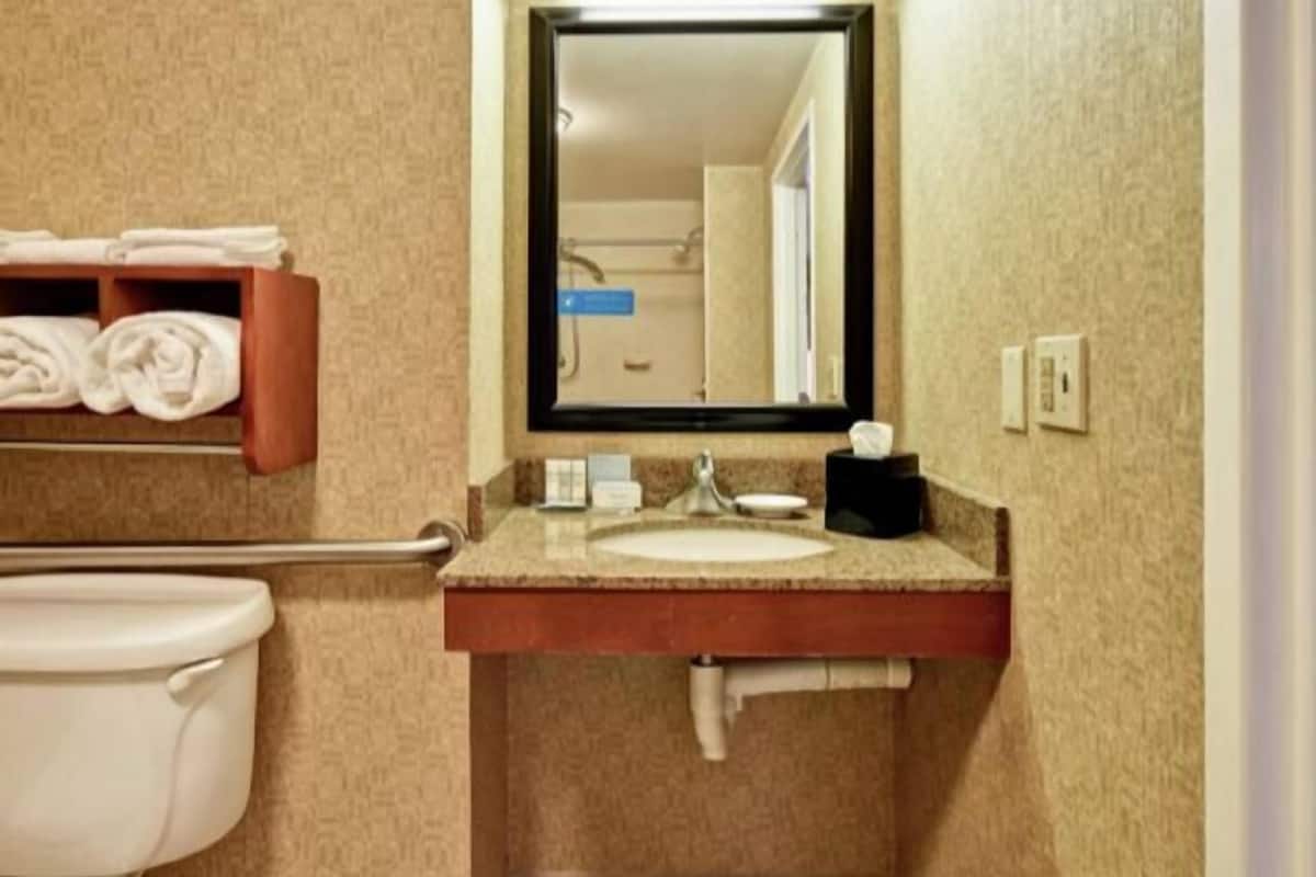 Banheiro | Chuveiro/banheira combinados, produtos de toalete biodegradáveis