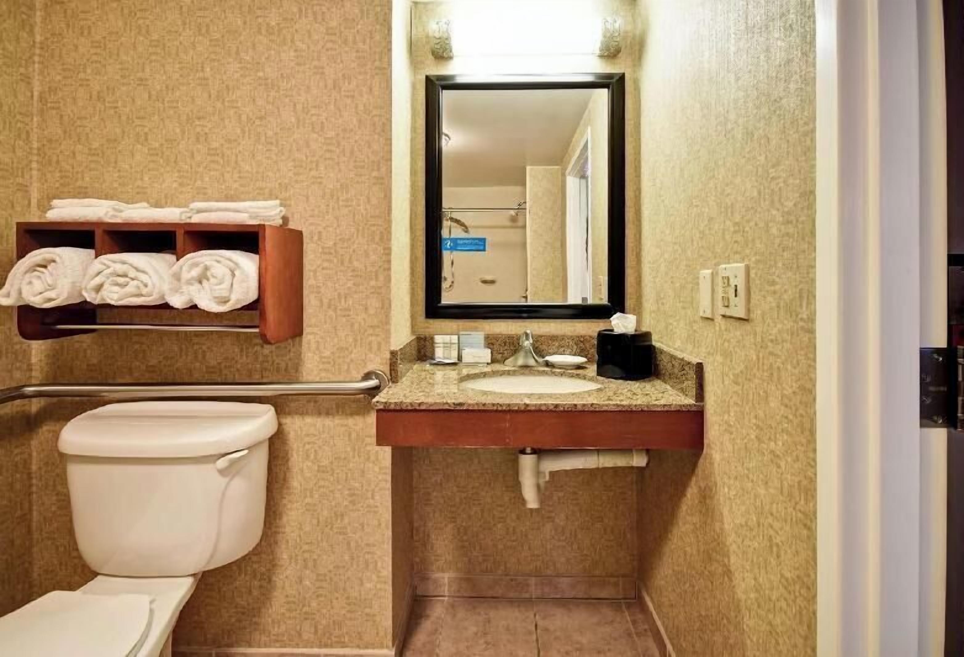 Combined shower/bathtub, eco-friendly toiletries, hair dryer, towels