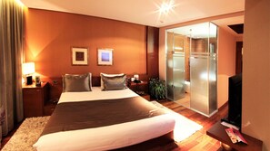 Minibar, in-room safe, desk, blackout drapes - Tirana International Hotel & Conference Centre (Tirana)