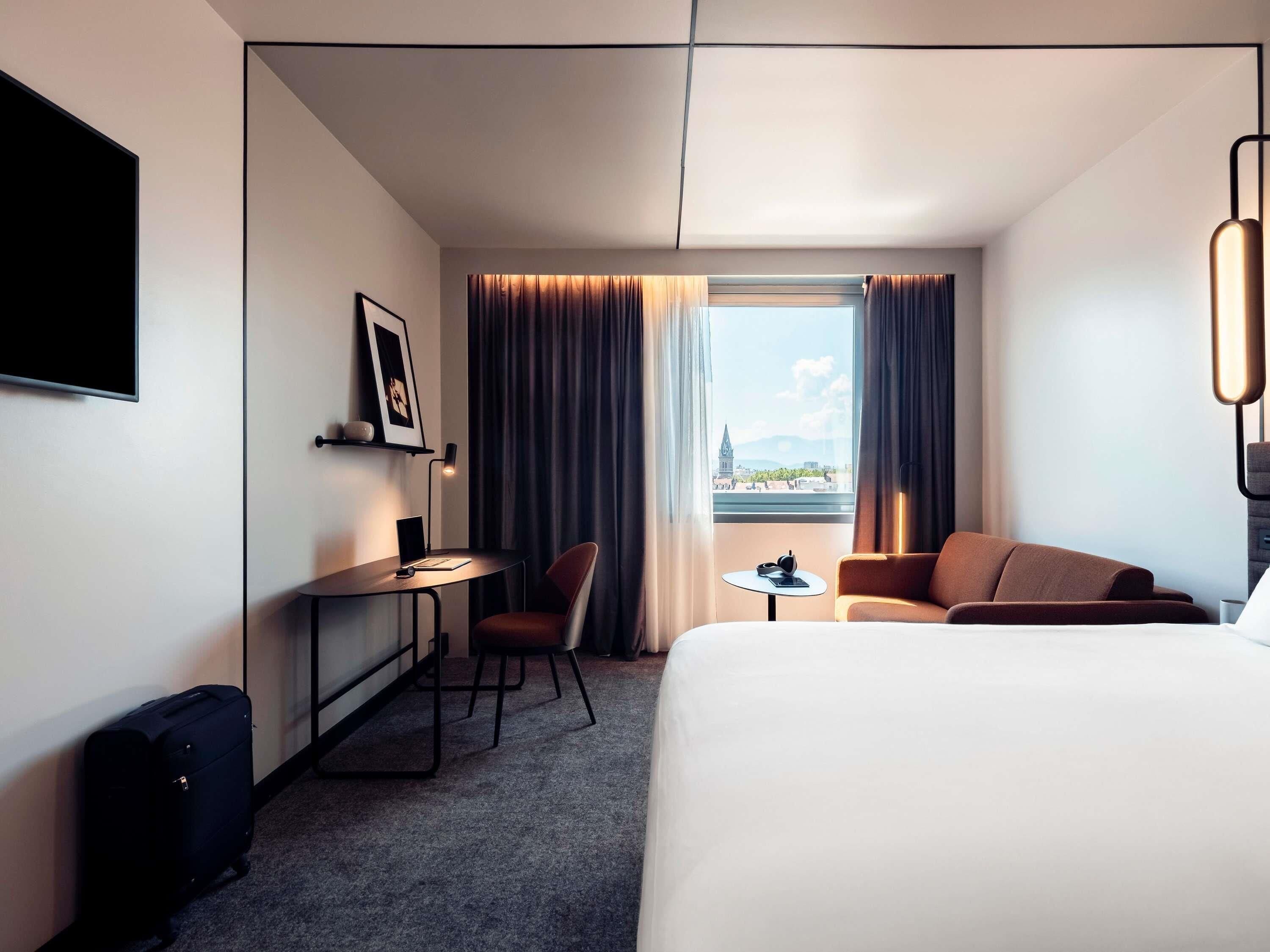 Habitación clásica, 1 cama matrimonial y sofá cama | Ropa de cama de alta calidad y artículos del minibar gratis 