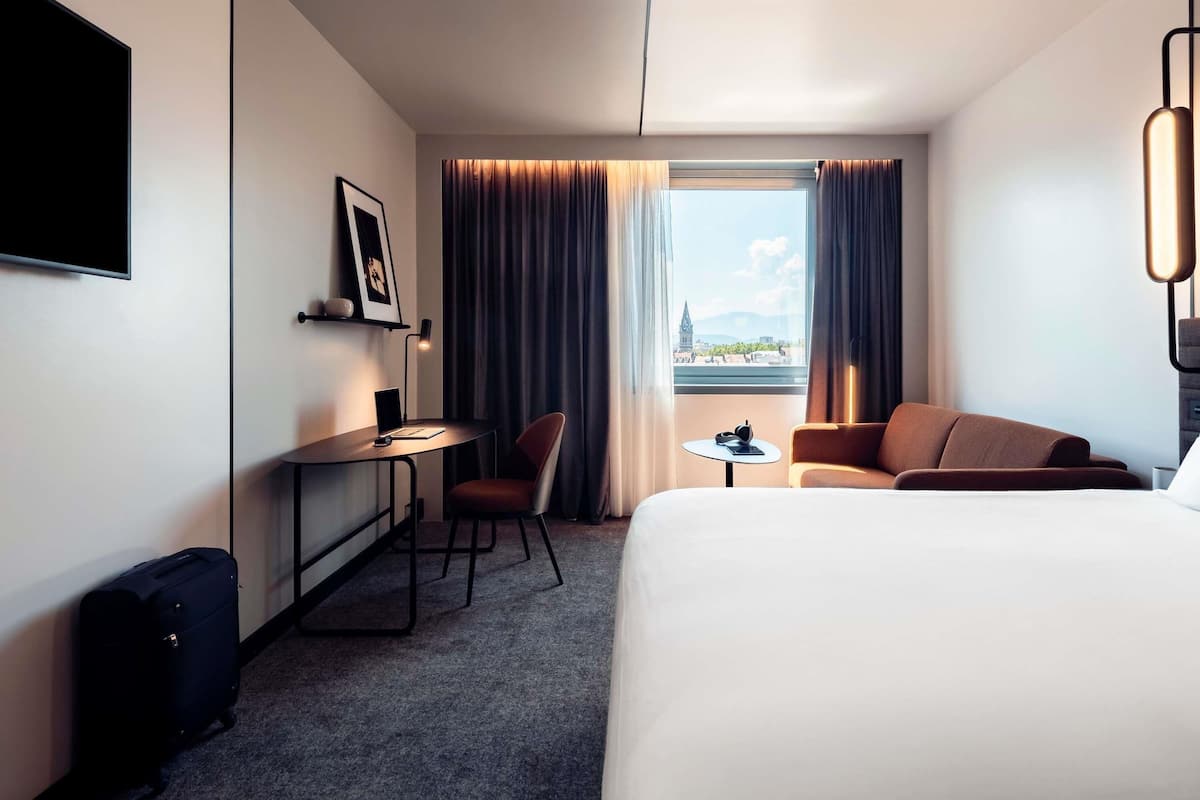 Habitación clásica, 1 cama matrimonial y sofá cama | Ropa de cama de alta calidad y artículos del minibar gratis