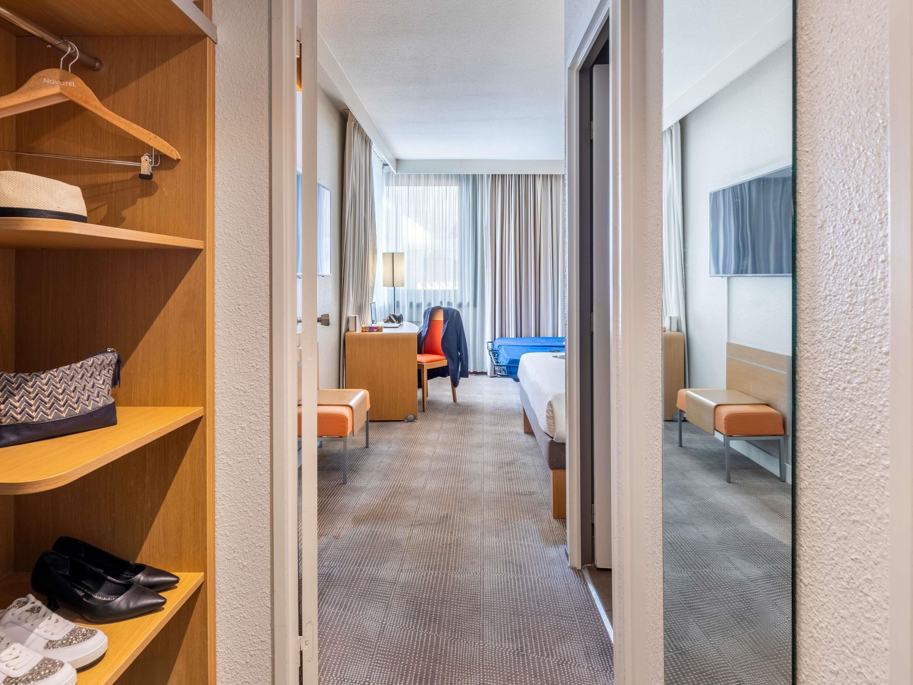Ropa de cama de alta calidad y minibar con artículos gratuitos 