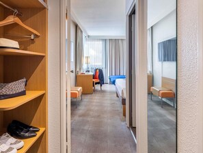 Habitación clásica, 1 cama matrimonial y sofá cama | Ropa de cama de alta calidad y artículos del minibar gratis 