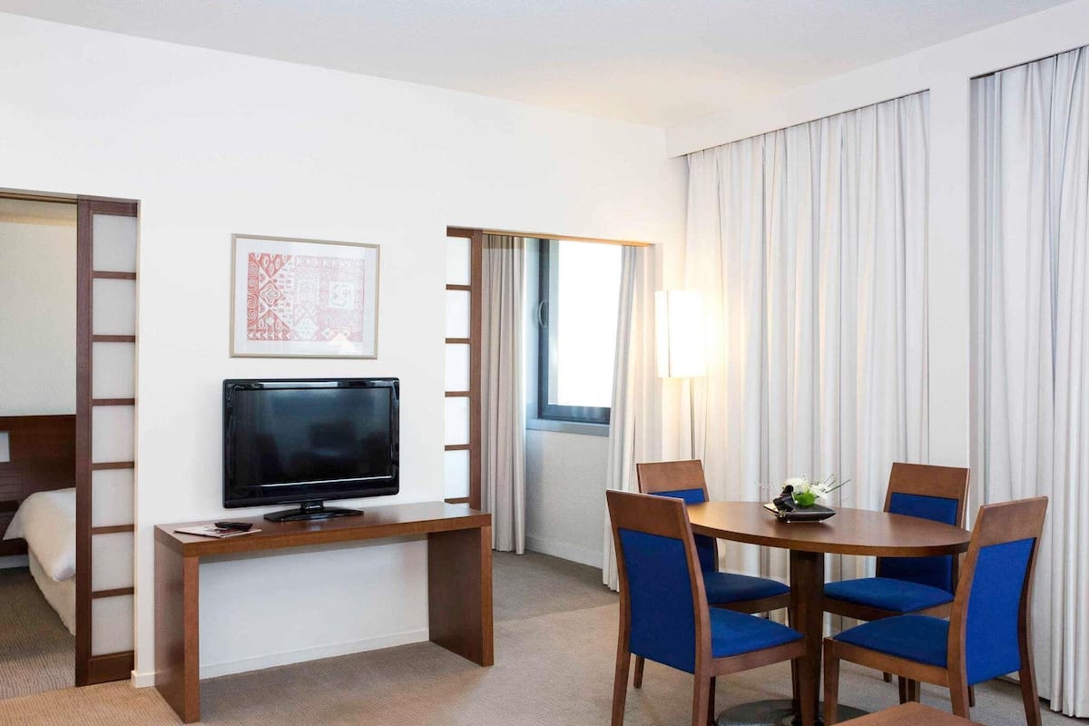 Suite, 1 King Bed with Sofa bed