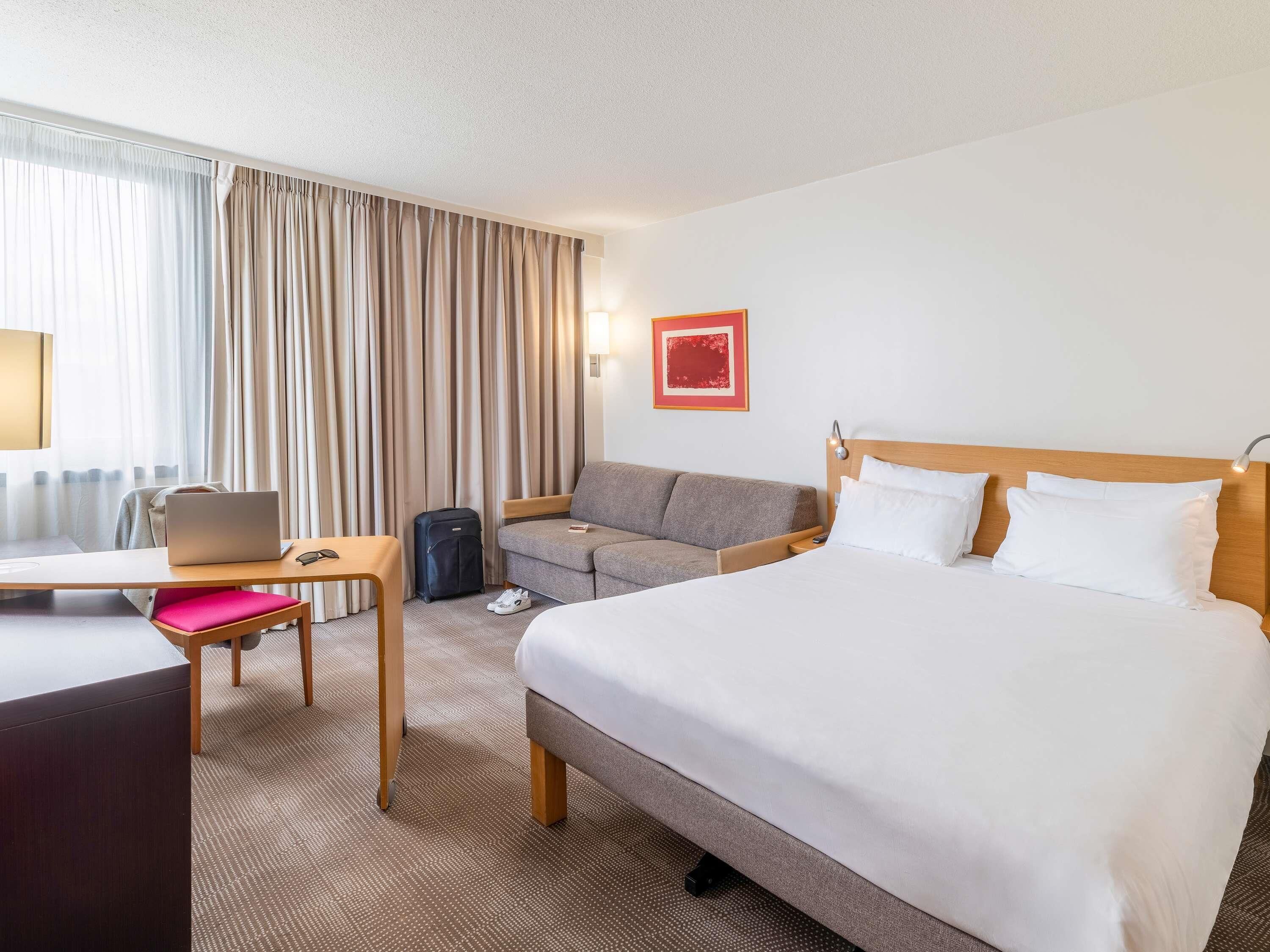 Quarto clássico, 1 cama de casal e sofá-cama | Roupas de cama premium, frigobar (abastecido com itens grátis)