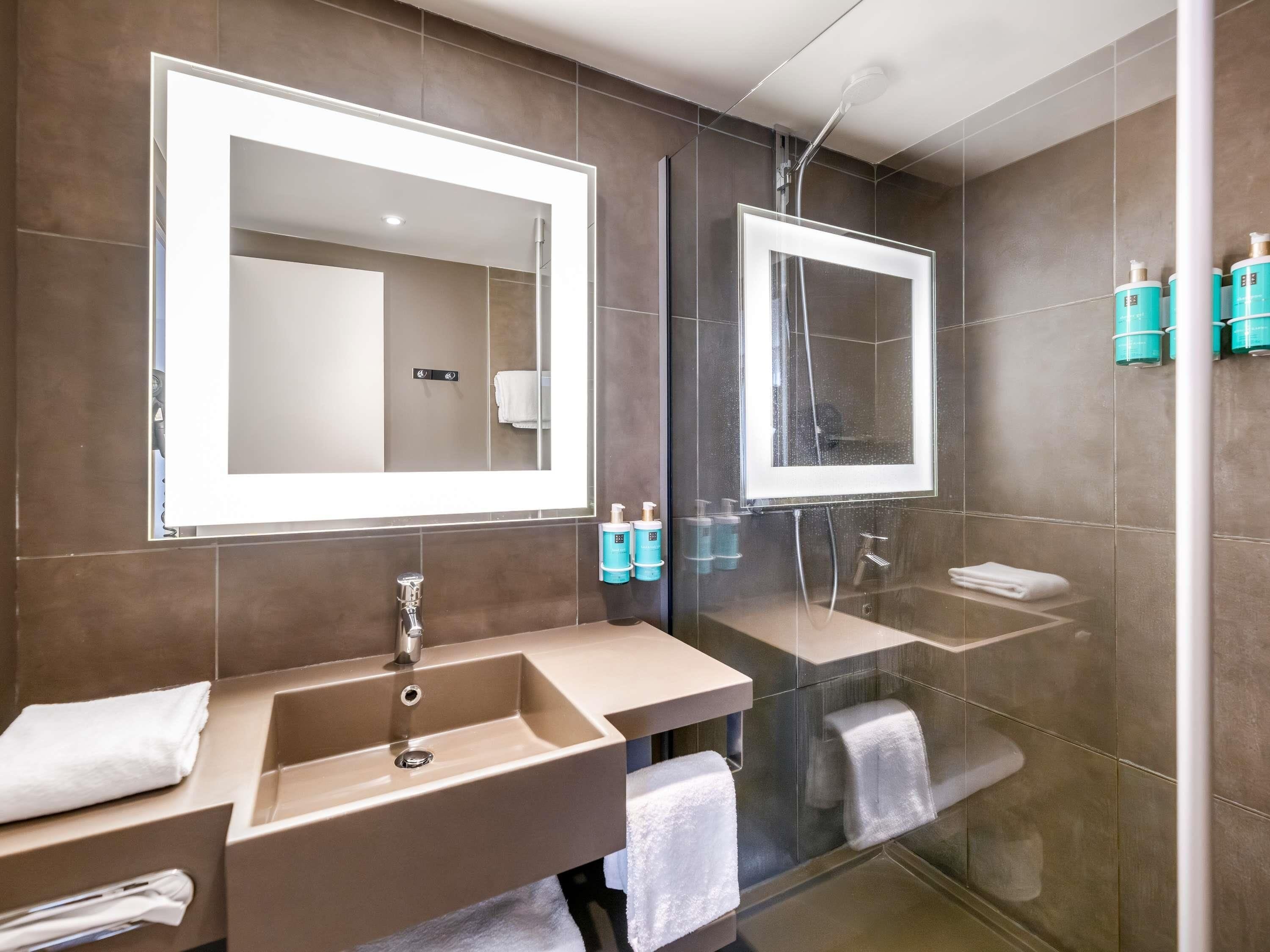 Roupas de cama premium, frigobar (abastecido com itens grátis)