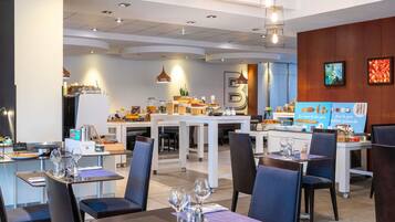 Desayuno buffet (EUR 18.50 por persona)