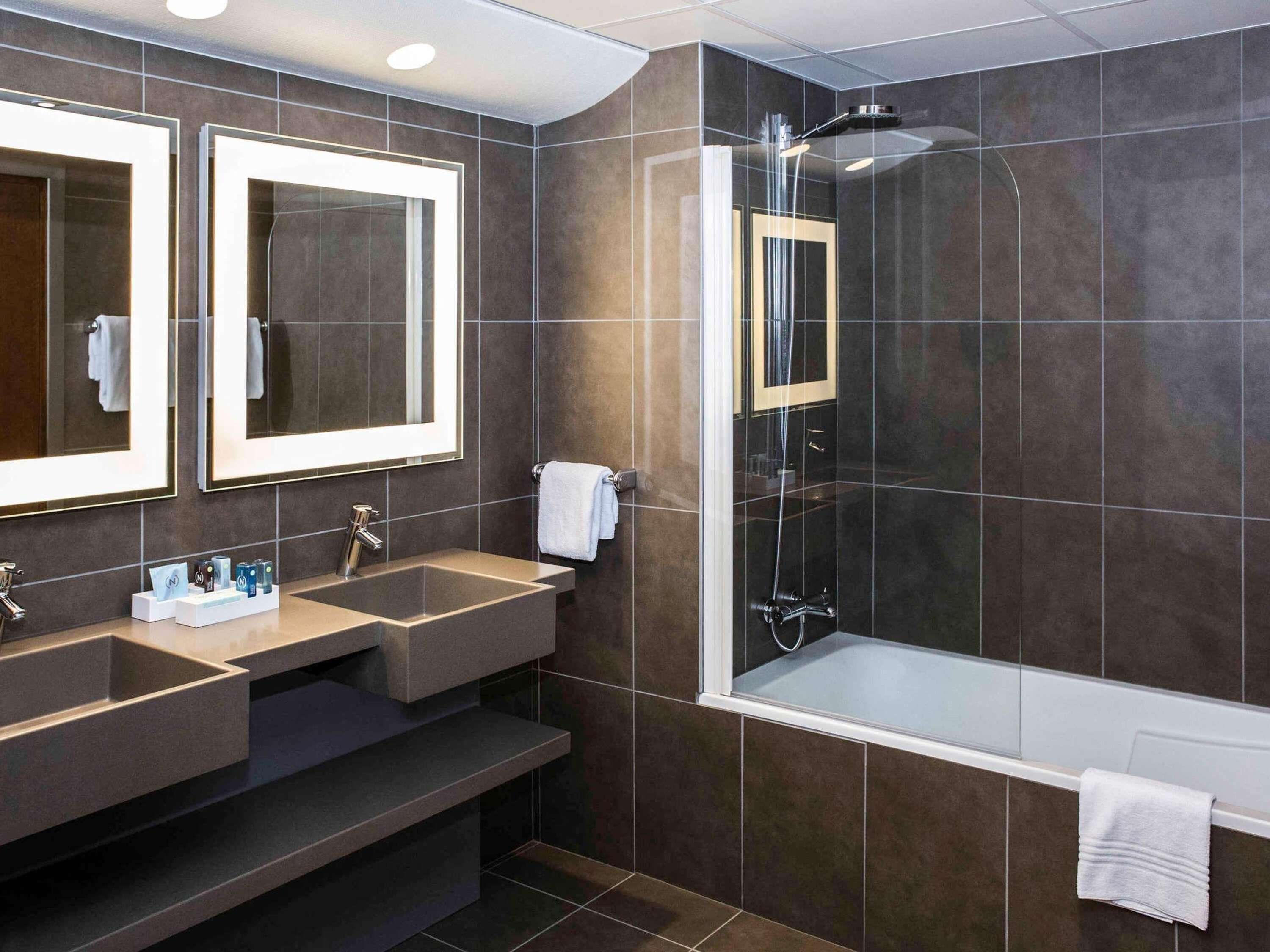 Suite, 1 King Bed with Sofa bed | Premium bedding, free minibar, in-room safe, desk