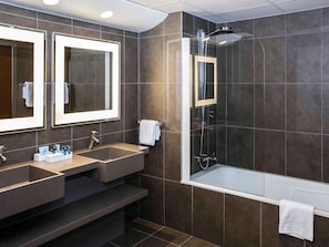 Suite, 1 letto king con divano letto | Biancheria da letto di alta qualità