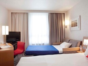 Classic Room, 1 Double Bed with Sofa bed | Premium bedding, free minibar, in-room safe, desk - Novotel Grenoble Centre (Grenoble)