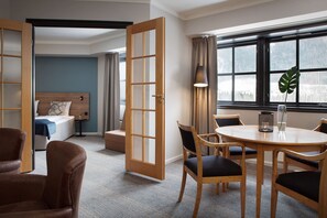 Junior Suite | Free cribs/infant beds, rollaway beds, free WiFi, bed sheets