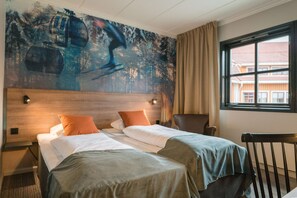 Habitació amb dos llits individuals estàndard | Bressols gratuïts, llits addicionals, wifi gratuïta i roba de llit 
