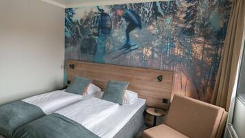 Habitación doble estándar | Cunas gratuitas, camas extra, wifi gratis y ropa de cama