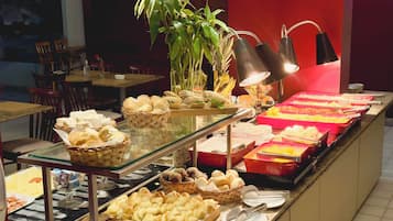 Desayuno bufé gratuito
