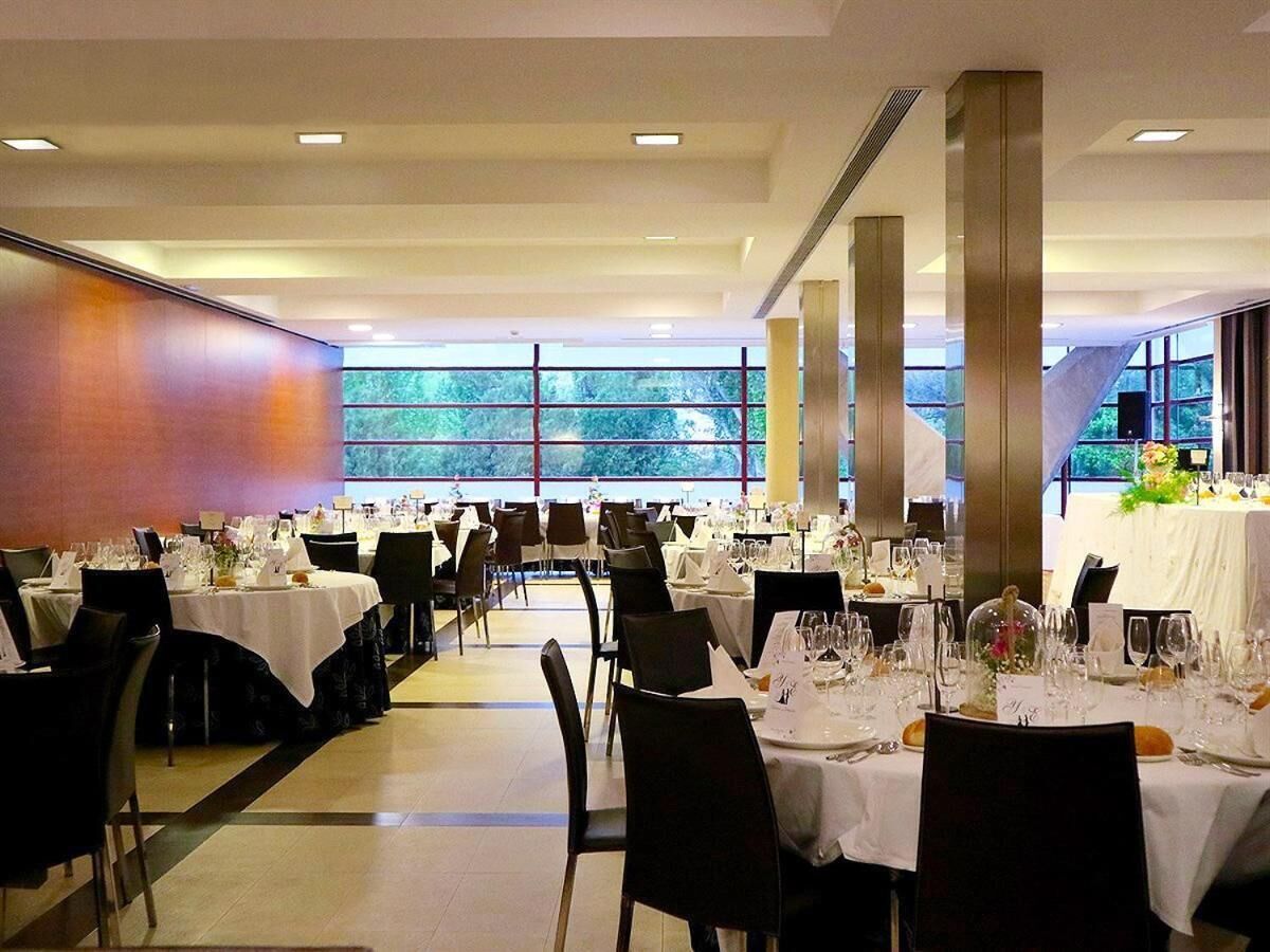 breakfast, lunch, dinner served; regional cuisine