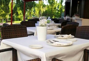 Breakfast, lunch, dinner served; Regional cuisine 