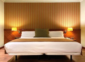 2 bedrooms, minibar, in-room safe, desk