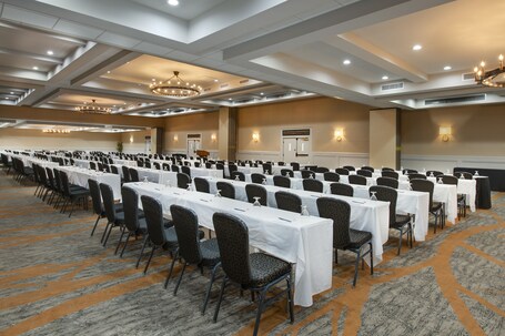 Crowne Plaza Resort Asheville, an IHG Hotel - Image 54