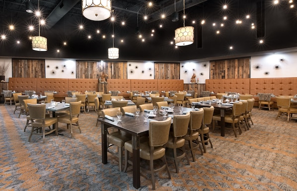 Breakfast, lunch, dinner served; American cuisine, golf course views