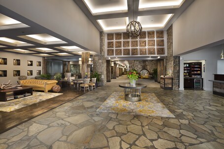 Crowne Plaza Resort Asheville, an IHG Hotel - Image 4