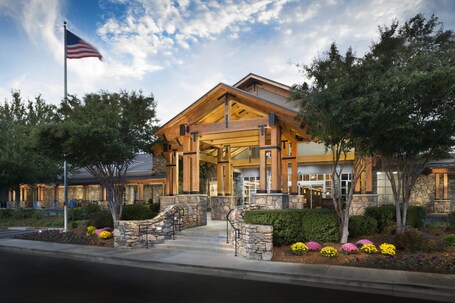 Crowne Plaza Resort Asheville, an IHG Hotel - Image 2