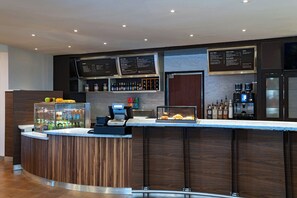 Ze serveren er ontbijt en diner 