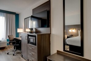 2 Queen Beds, Refreshed Deluxe Room, Non-Smoking | Premium bedding, desk, blackout drapes, iron/ironing board - La Quinta Inn by Wyndham Columbia SE / Fort Jackson (Columbia)