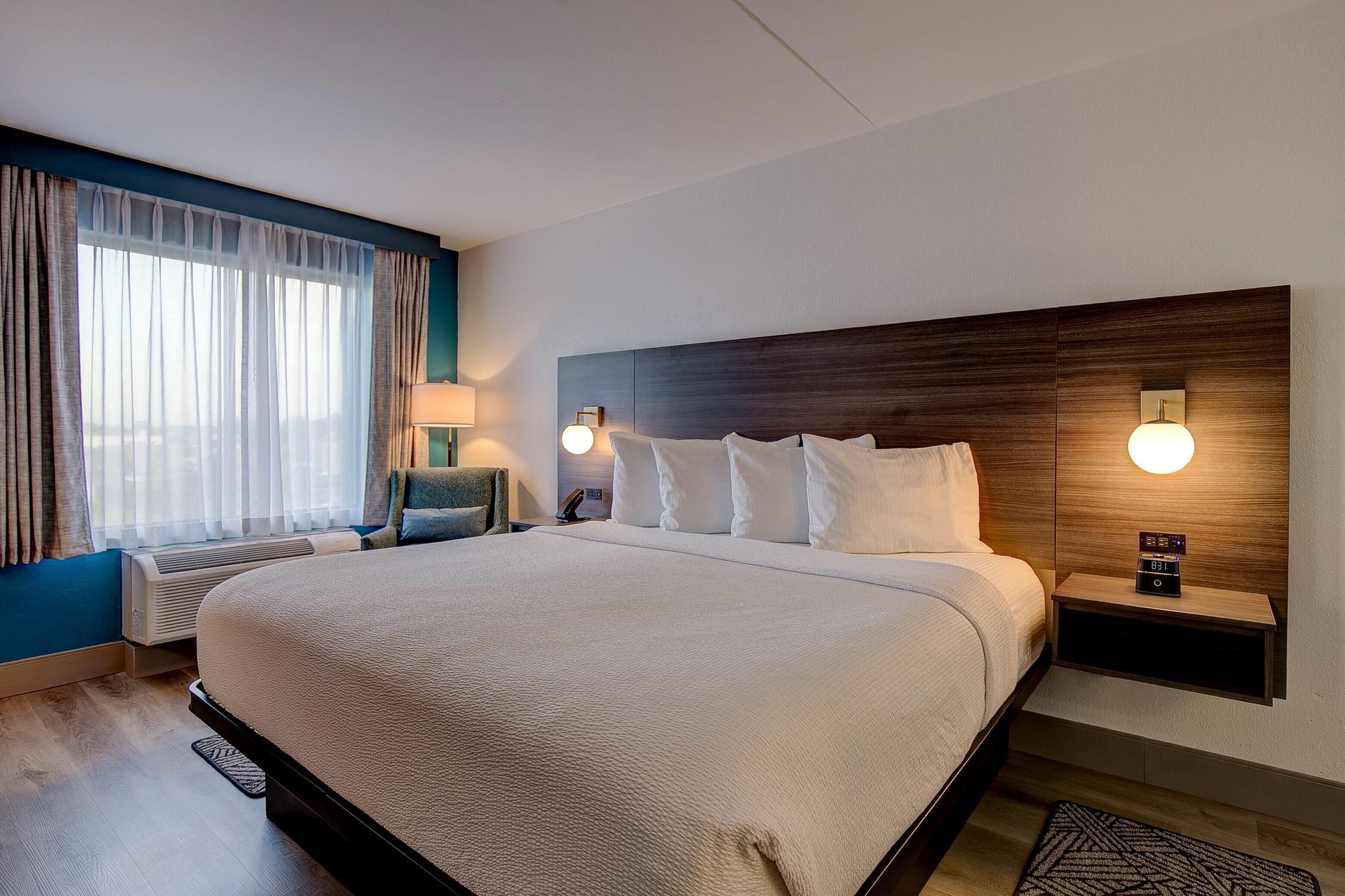 1 King Bed, Refreshed Deluxe Room, Non-Smoking | Premium bedding, desk, blackout drapes, iron/ironing board