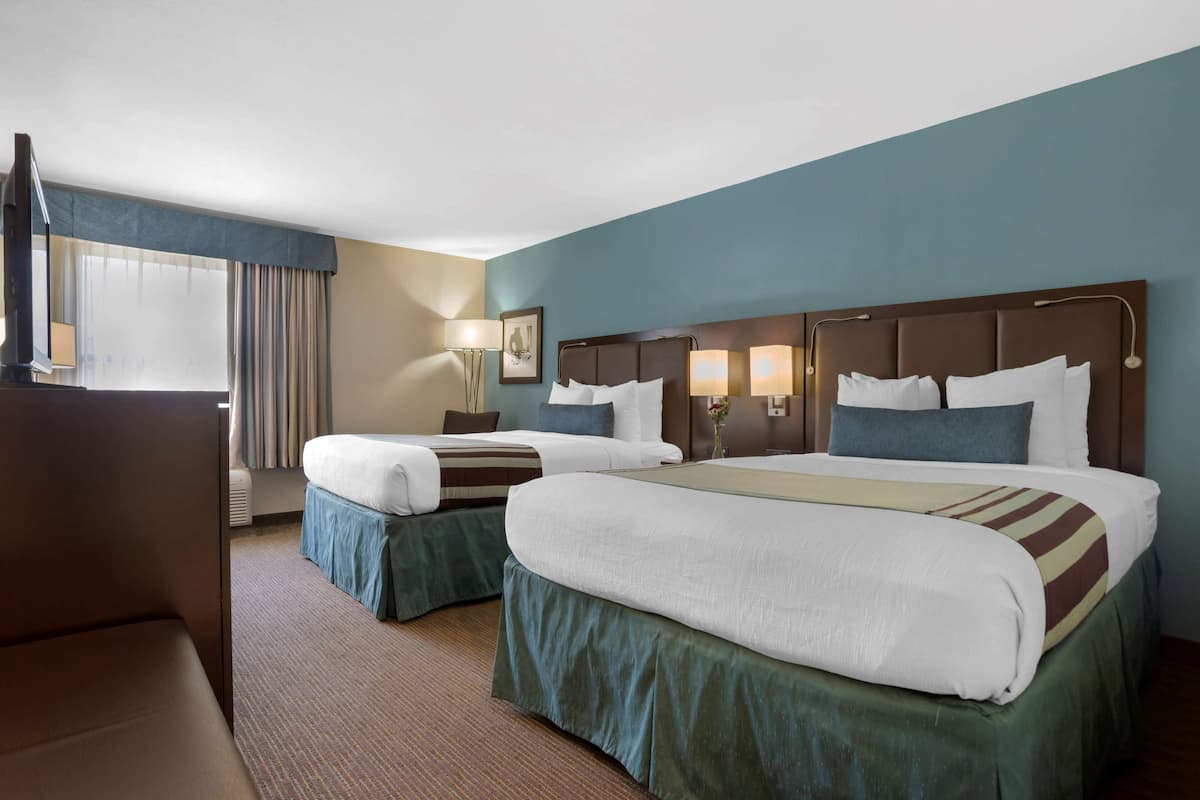 In-room safe, desk, laptop workspace, soundproofing