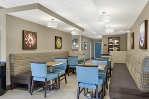 Free breakfast - Best Western Plus Tallahassee North Hotel (Tallahassee)