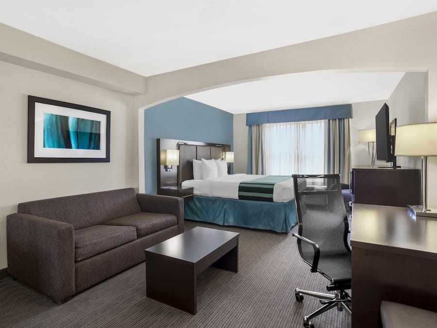 Sviitti, 1 suuri parisänky, tupakointi kielletty, jääkaappi ja mikroaaltouuni (with Sofabed) | Tallelokero huoneessa, työpöytä