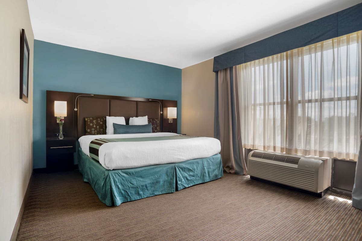 In-room safe, desk, laptop workspace, soundproofing