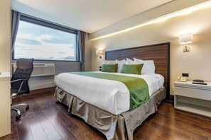 Camera Standard, 1 letto king, non fumatori | Una cassaforte in camera, una scrivania, ferro/asse da stiro