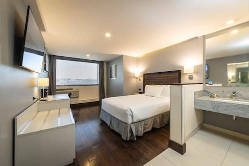 Habitación doble estándar, para no fumadores | Caja de seguridad en la habitación y escritorio