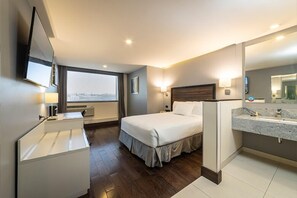 Dobbeltrom – standard, ikke-røyk | Safe på rommet, skrivebord, strykejern/-brett og wi-fi (inkludert)